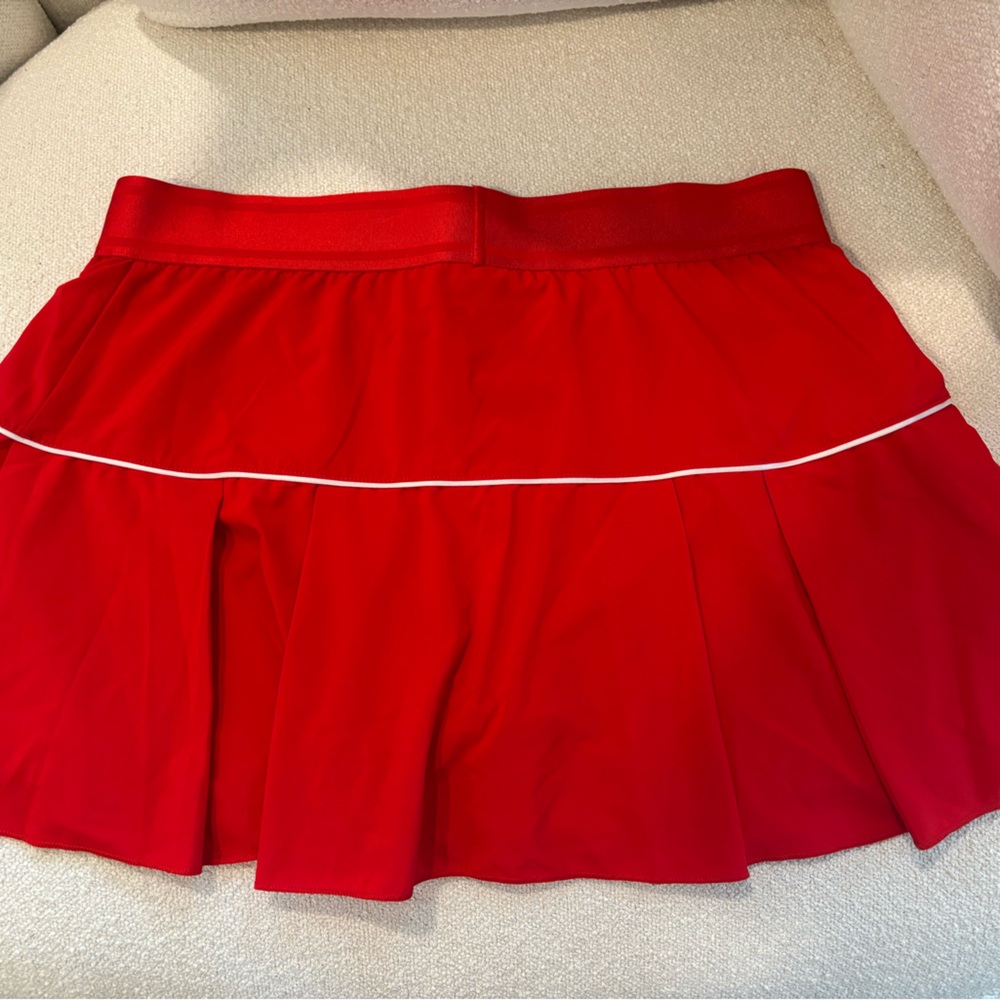 Woman’s Nike Dri-Fit Victory Red Athletic Skirt - excellent condition in L - Picture 2 of 3